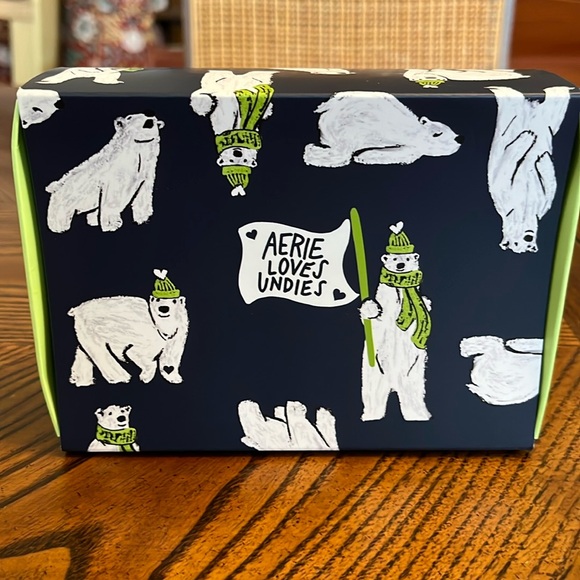 AERIE 5 PACK OF NO SHOW THONGS. NWT. SIZE SMALL - Picture 3 of 5